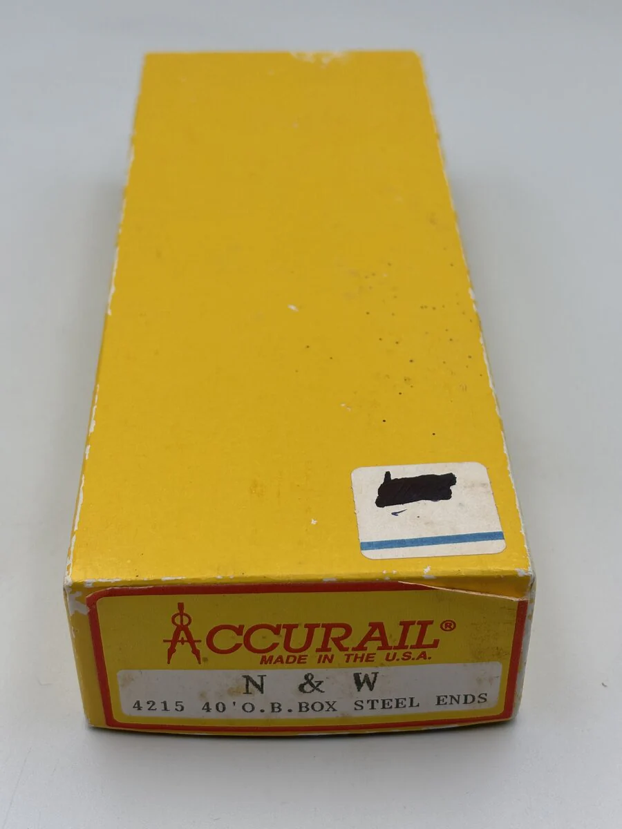 Accurail 4215 HO Scale Norfolk Western 40' O.B. Box Car Steel Ends