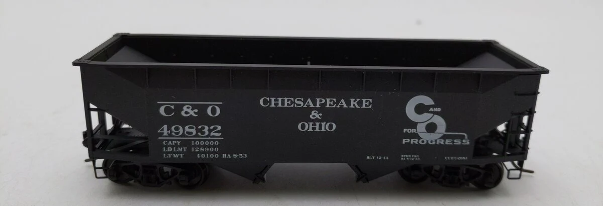 Accurail 7702 HO KIT Offset-side Twin Hopper, C&O LN/Box - Image 2