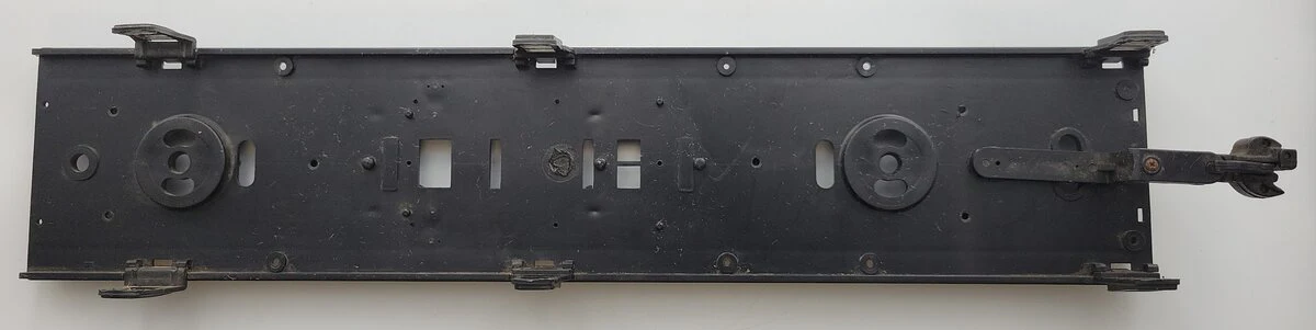 Acme 0210-25 G Scale Black Molded Plastic Bottom Frame - Image 4