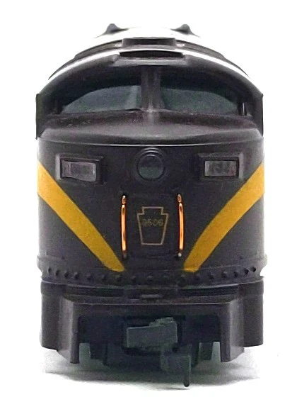 AHM 5027 HO Scale Pennsylvania Fairbanks Morse C-Liner Diesel Locomotive #9506-A VG - Image 4