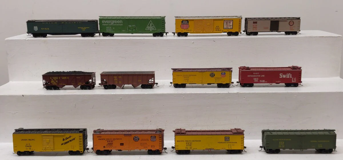 AHM & Others HO Scale Assorted Freight Cars [12] EX