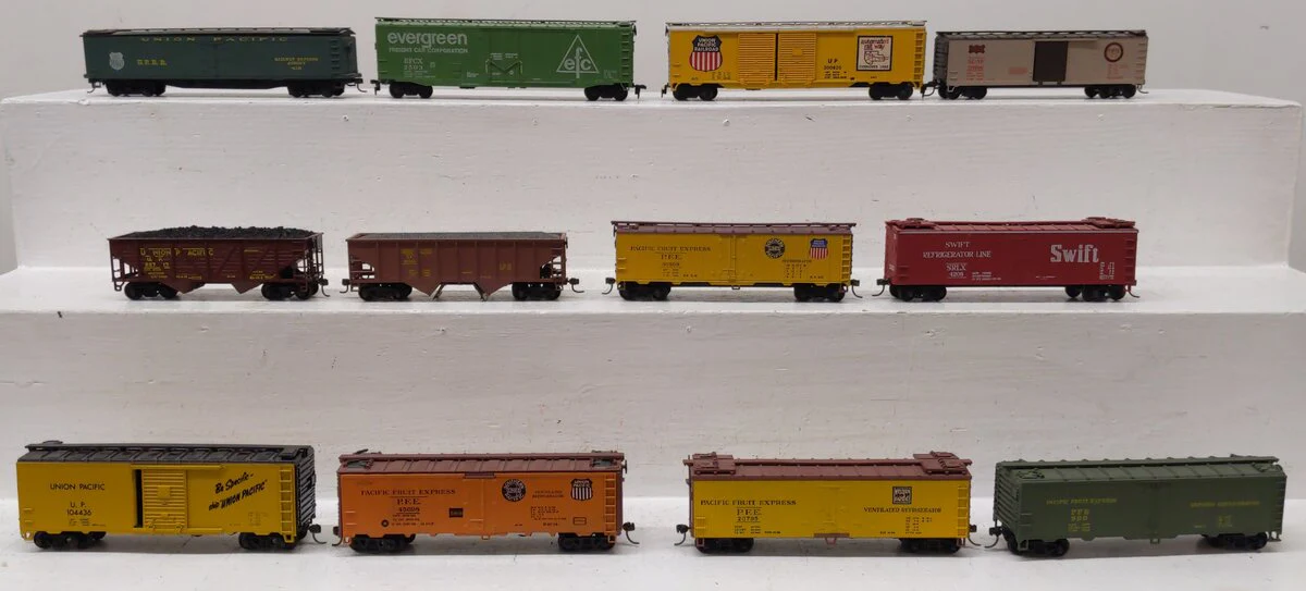 AHM & Others HO Scale Assorted Freight Cars [12] EX - Image 2