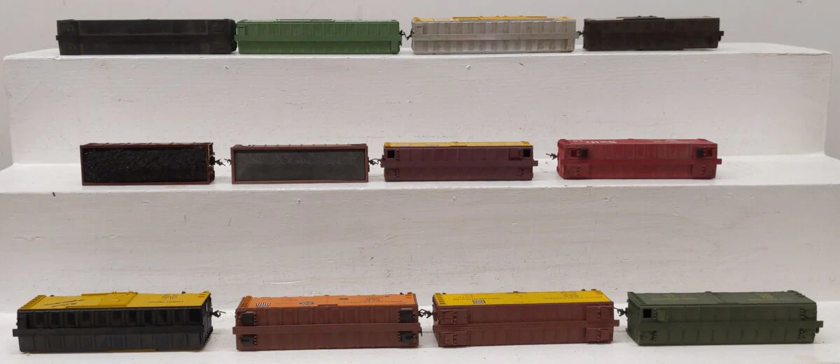 AHM & Others HO Scale Assorted Freight Cars [12] EX - Image 4