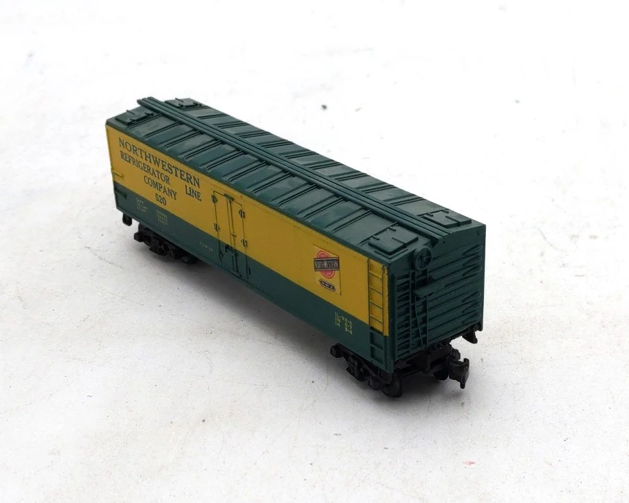 American Flyer 33520 HO Scale Chicago & North Western Reefer EX/Box - Image 3