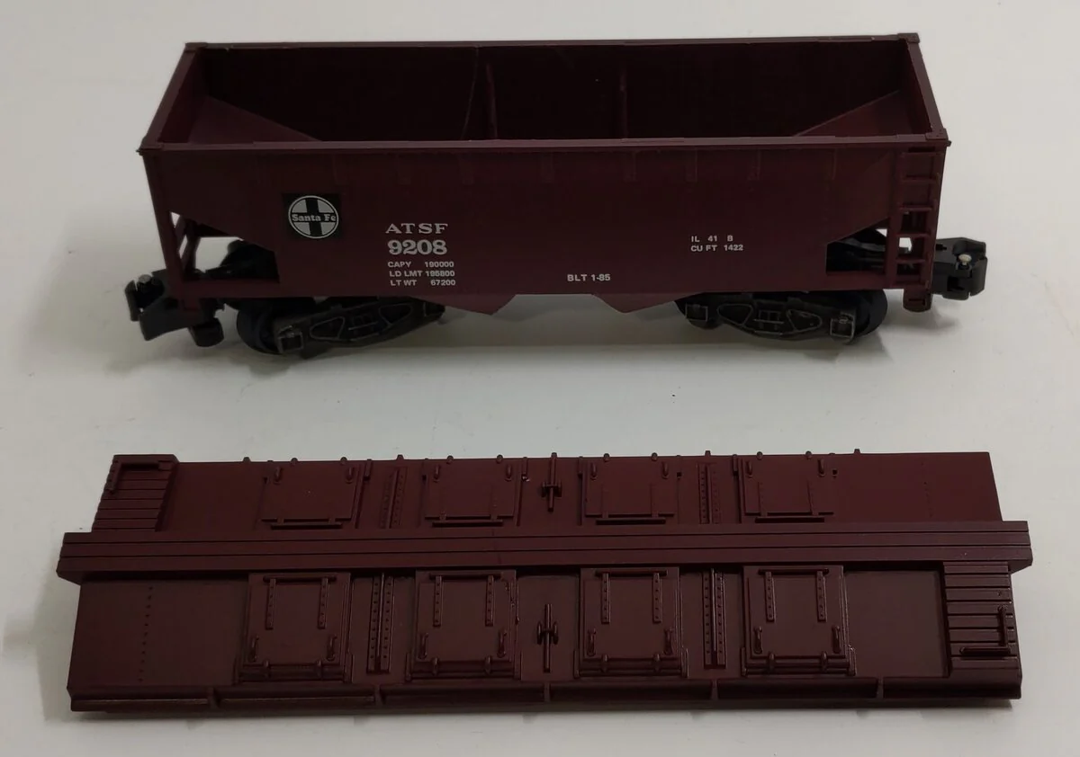American Flyer 4-9208 S Scale Santa Fe Covered Hopper #9208 LN/Box - Image 2