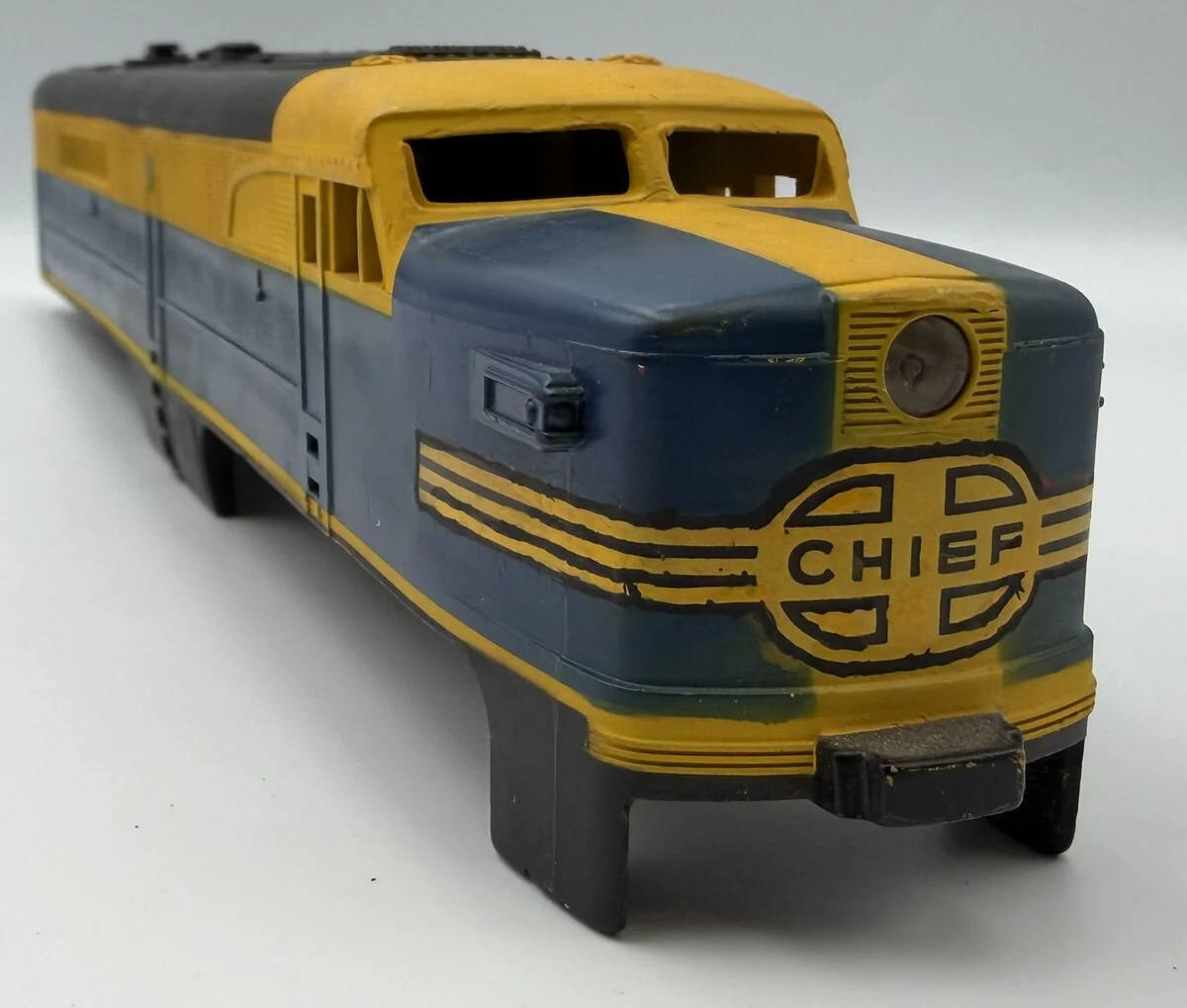 American Flyer XA12D075 Yellow and Blue Santa Fe Shell Missing Some Trim - Image 5