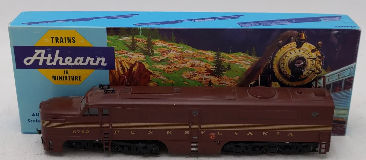 Athearn 3304 HO Scale Pennsylvania RR PA-1 Powered Diesel Locomotive #5752 EX/Box