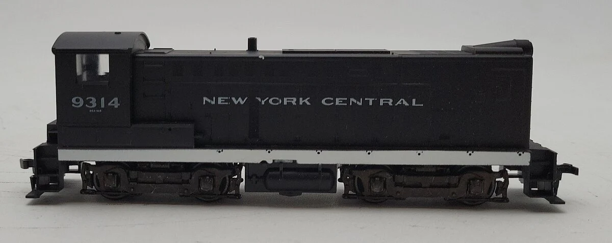Athearn 3706 NYC S-12 Powered Diesel Locomotive EX/Box - Image 2