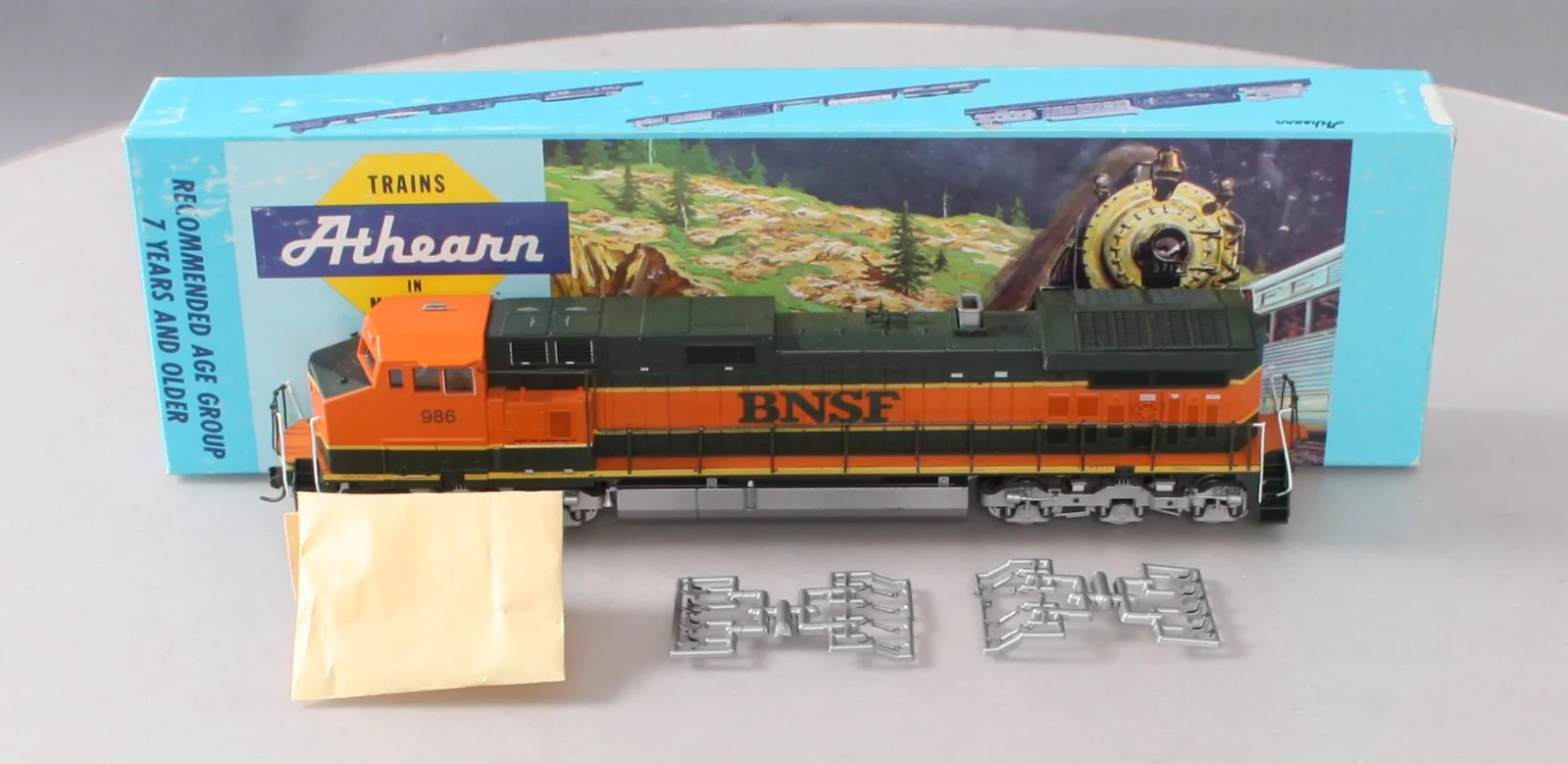 Athearn 4936 HO BNSF C44-9W Powered Diesel Locomotive #986 LN/Box