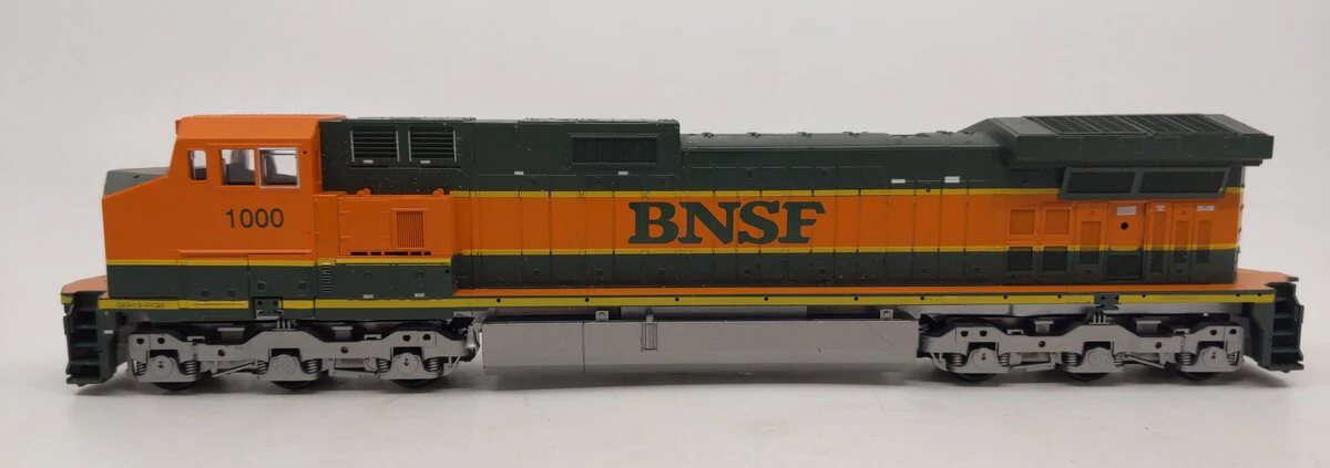 Athearn 4987 HO Scale BNSF Dummy Diesel Locomotive #1000 - Image 2