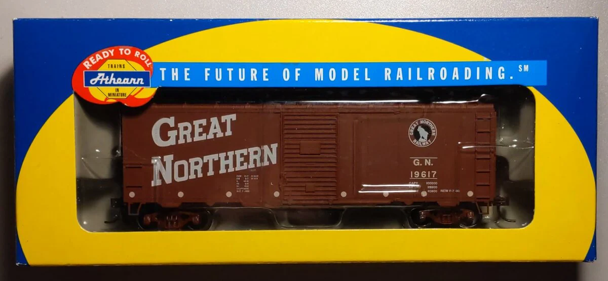 Athearn 70470 HO Scale Great Northern 40' Youngstown Door Boxcar #19617