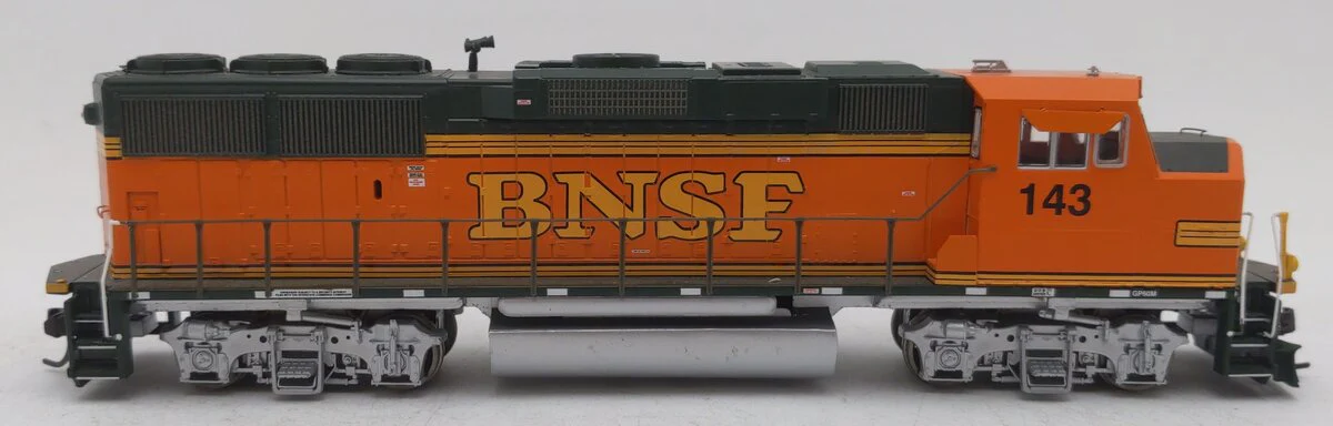 Athearn 91509 HO Scale BNSF (Heritage II) GP60M Diesel Locomotive #143 DCC Ready VG - Image 2