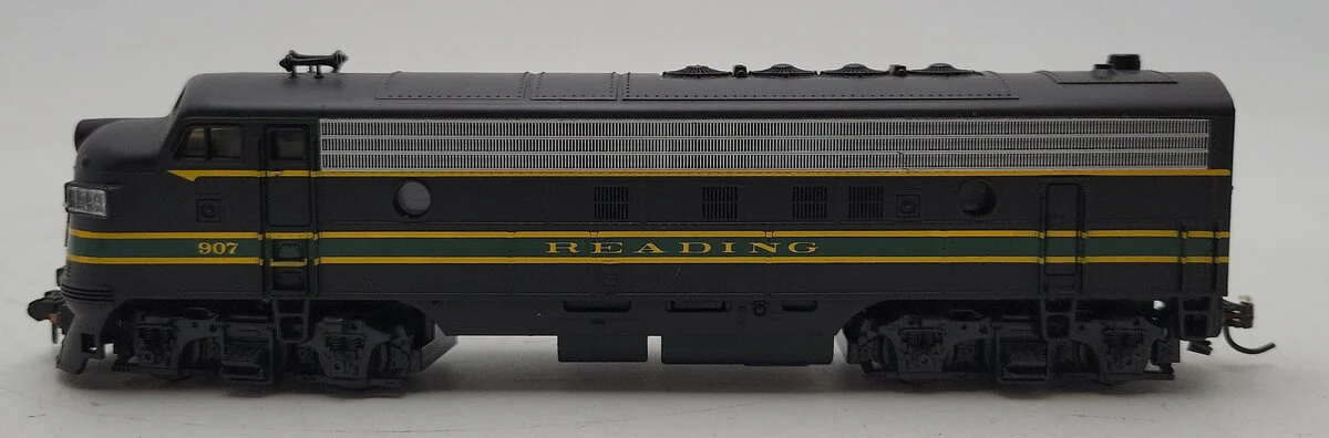 Athearn G22214 HO Reading FP7 Diesel Locomotive #907 EX