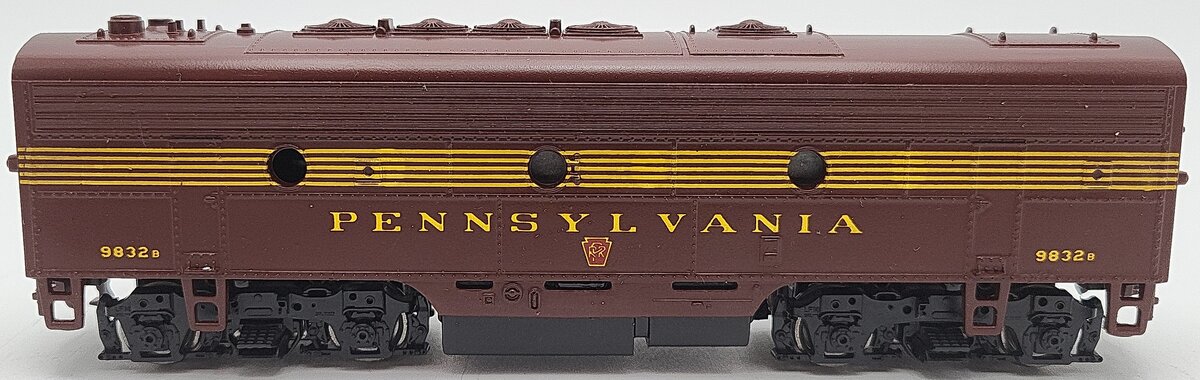 Athearn HO Scale F7B Pennsylvania RR Powered B-Unit Diesel Locomotive #9832 LN