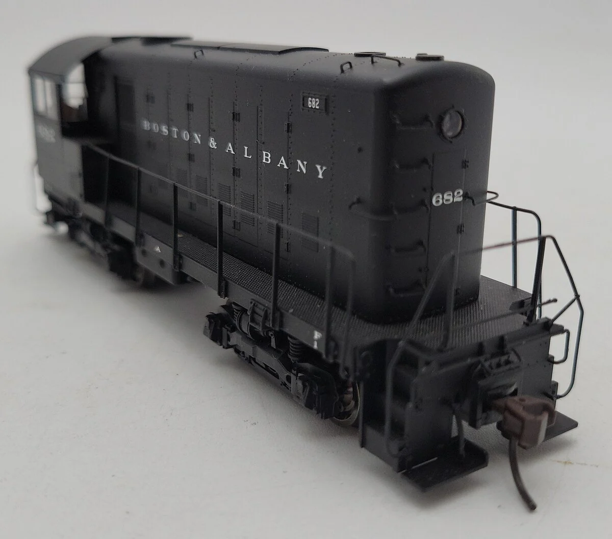 Atlas 10001591 HO Scale Boston & Albany HH660 Diesel Locomotive #682 LN/Box - Image 5