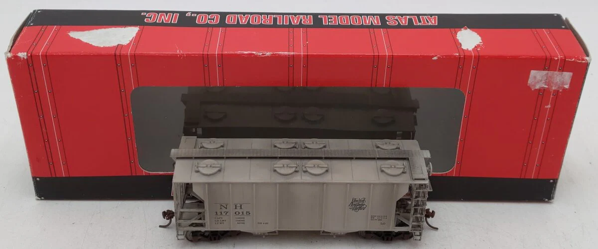 Atlas 1814 HO Scale New Haven PS-2 2-Bay Custom Weathered Covered Hopper #117015/Box