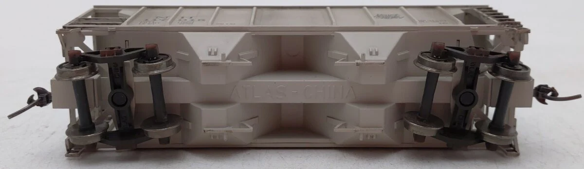 Atlas 1814 HO Scale New Haven PS-2 2-Bay Custom Weathered Covered Hopper #117015/Box - Image 7