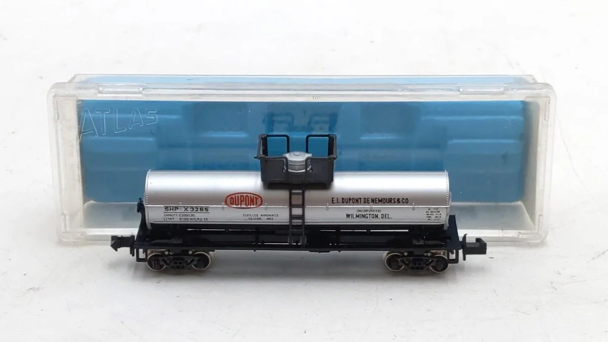 Atlas 2265 N Scale Dupont Fertilizer Single Dome Tank Car #X3265 LN/Box