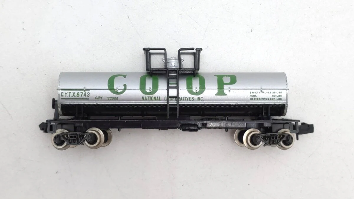 Atlas 2268 N Scale National Cooperatives 39' Single Dome Tank Car #8743 LN - Image 2