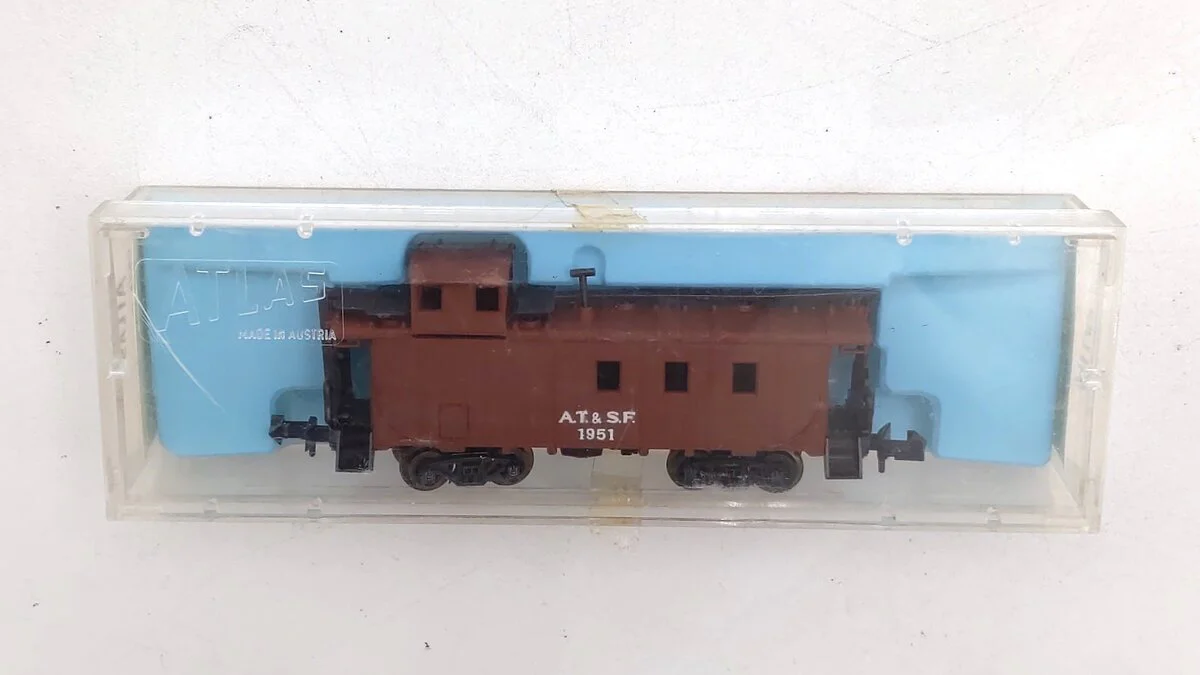 Atlas 2271 N Scale Atchison Topeka Santa Fe Caboose #1951 EX/Box