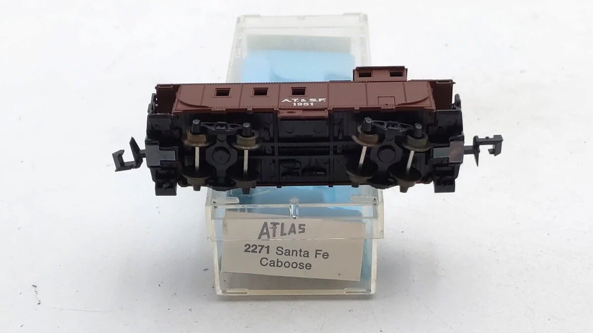 Atlas 2271 N Scale Atchison Topeka Santa Fe Caboose #1951 EX/Box - Image 3