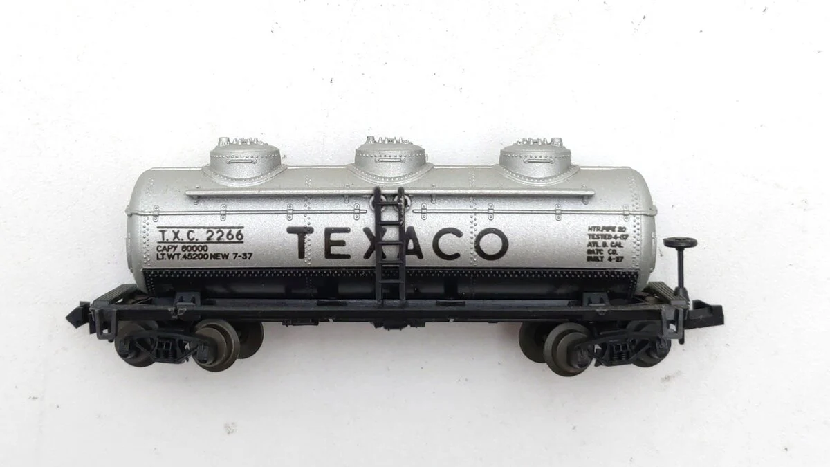 Atlas 2292 N Scale Texaco 3 Dome Tank Car #2266 VG/Box - Image 2