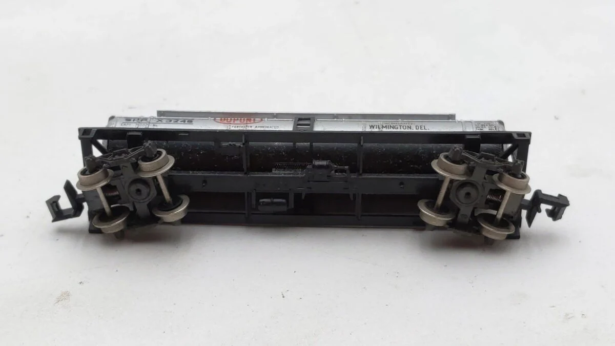 Atlas 2295 N Scale Dupont 3 Dome Tank Car #X3246 LN - Image 2