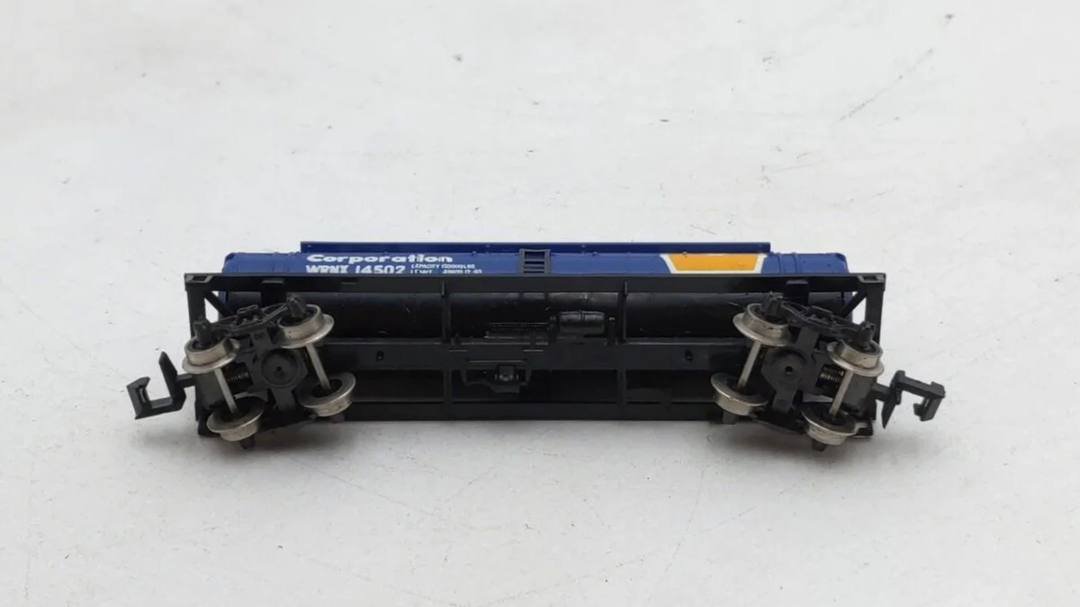 Atlas 2296 N Scale Gulf Oil 3 Dome Tank Car #14502 EX/Box - Image 3