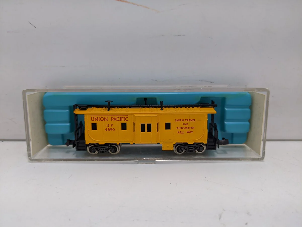 Atlas 2432 N Scale Union Pacific Bay Window Caboose #4890 LN/Box