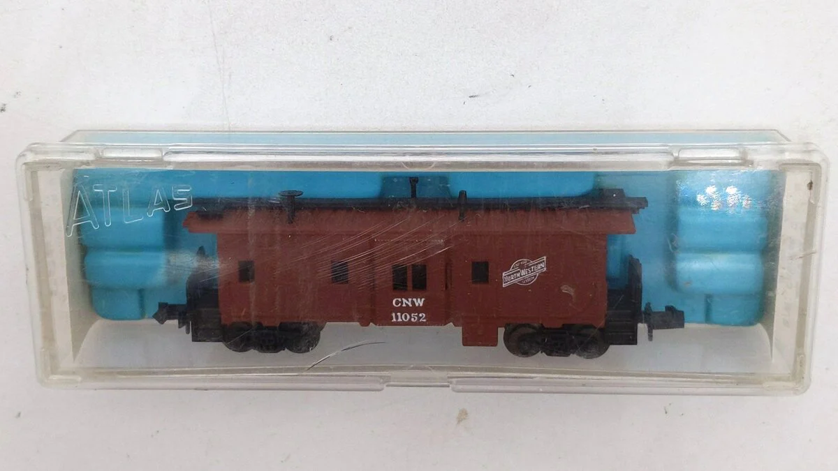 Atlas 2433 N Chicago North Western Bay Window Caboose EX/Box