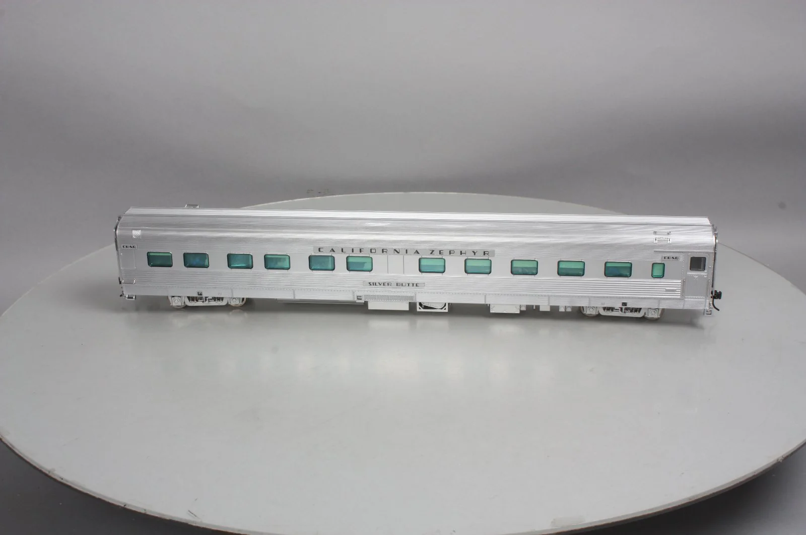 Atlas 3002176-1 O Cali Zephyr CB&Q "Silver Butte" 10-6 Sleeper Car (2-Rail) LN/Box - Image 3