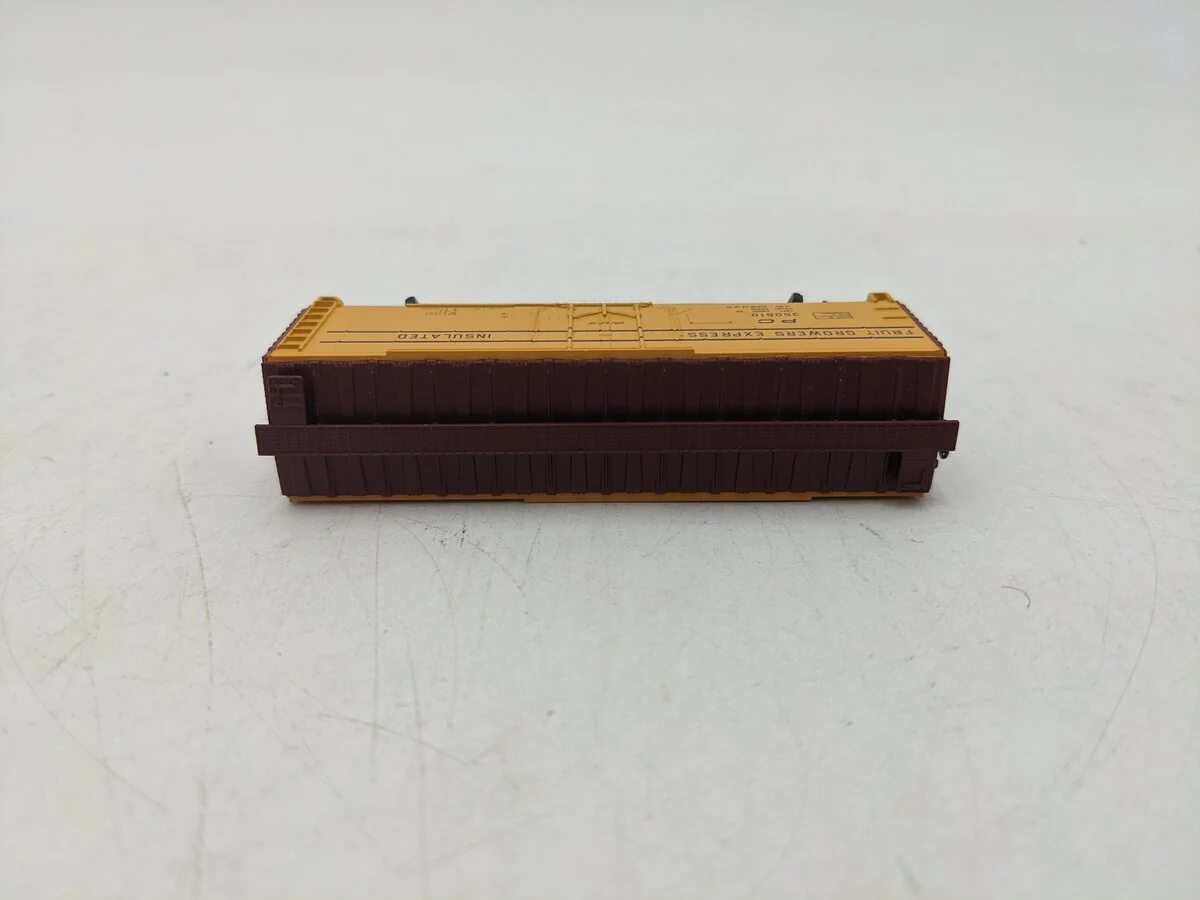 Atlas 33007 N Penn Central 40' Plug Door Boxcar #350610 LN/Box - Image 3