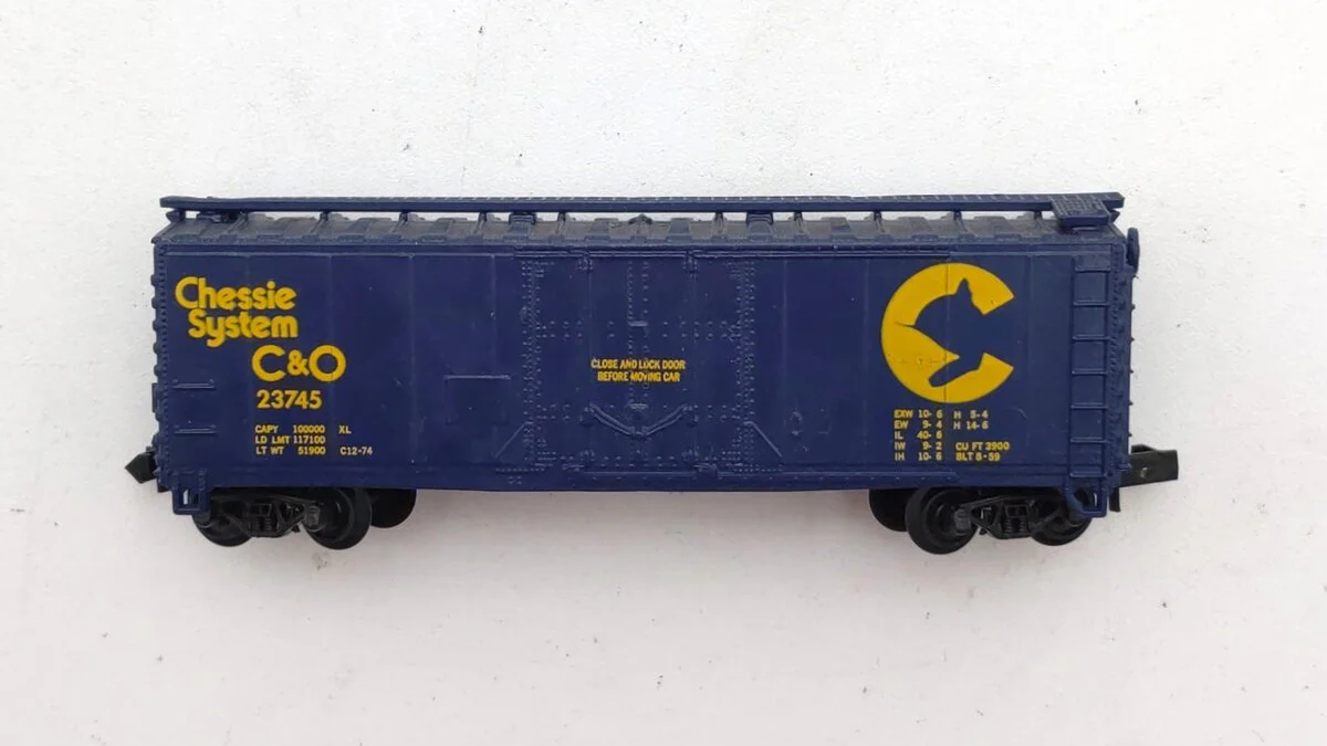 Atlas 3303 N Scale Chessie System Plug Door Box Car #23745 LN/Box - Image 2