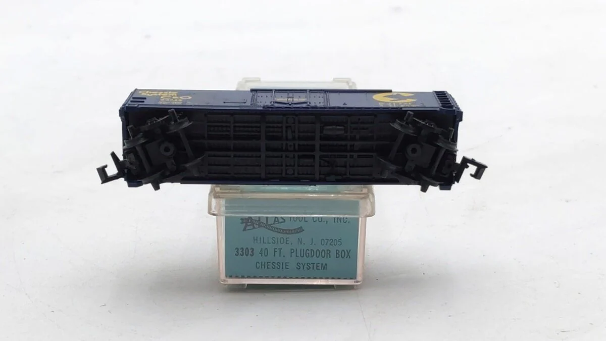 Atlas 3303 N Scale Chessie System Plug Door Box Car #23745 LN/Box - Image 3