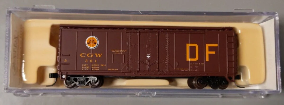 Atlas 33333 N Scale Chicago North Western 40' Plug Door Boxcar #381 LN/Box