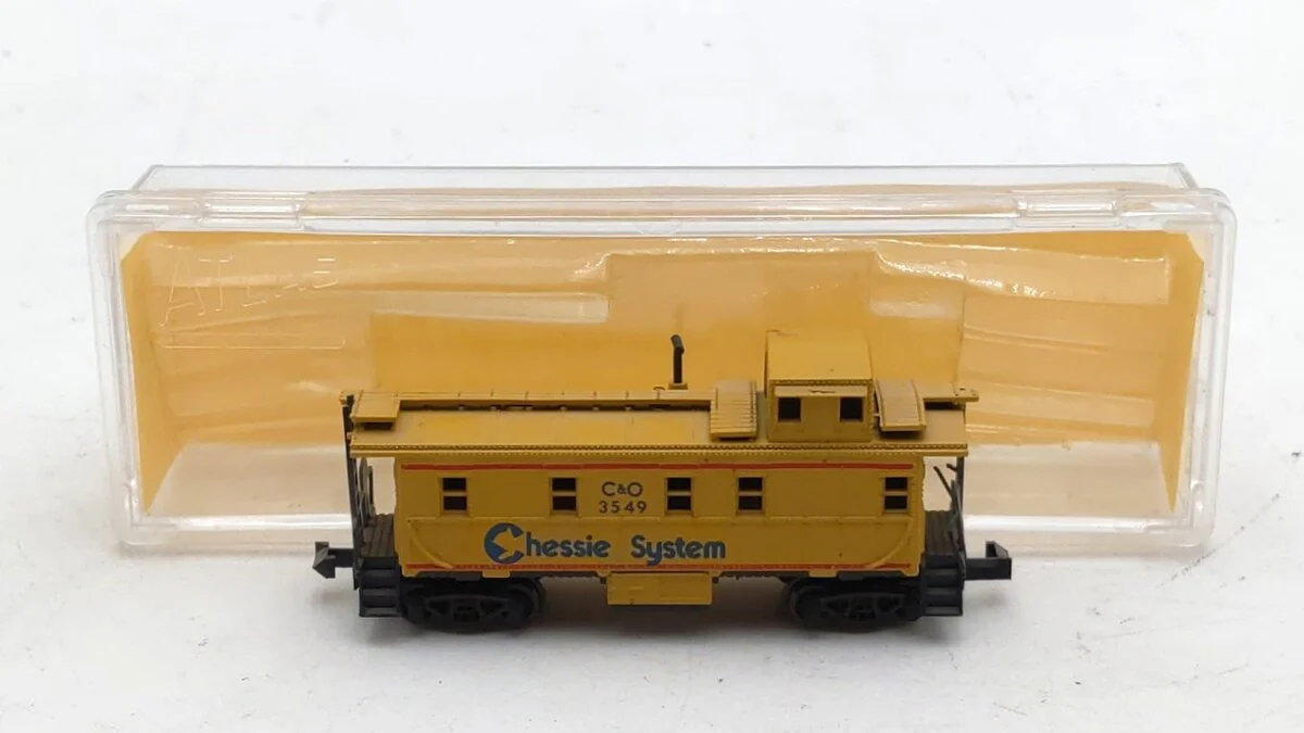 Atlas 3574 N Scale Chessie System Caboose #3549 EX/Box