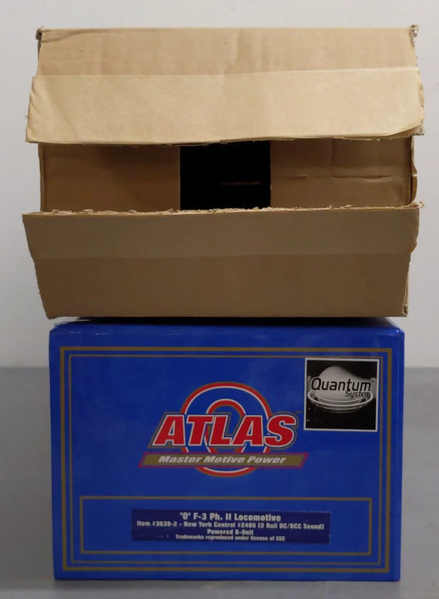 Atlas 3639-2 O 2-Rail NY Central Phase ll F-3 Powered Locomotive w/ DC/DCC #2405 NIB - Image 5