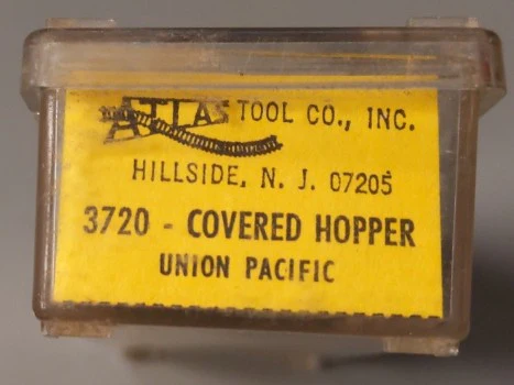 Atlas 3720 N Scale Union Pacific 3-Bay Covered Hopper #19711 LN/Box - Image 2