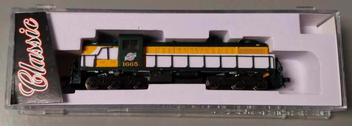Atlas 40005516 N Chicago & North Western RSD-4/5 Diesel Locomotive #1665 LN/Box