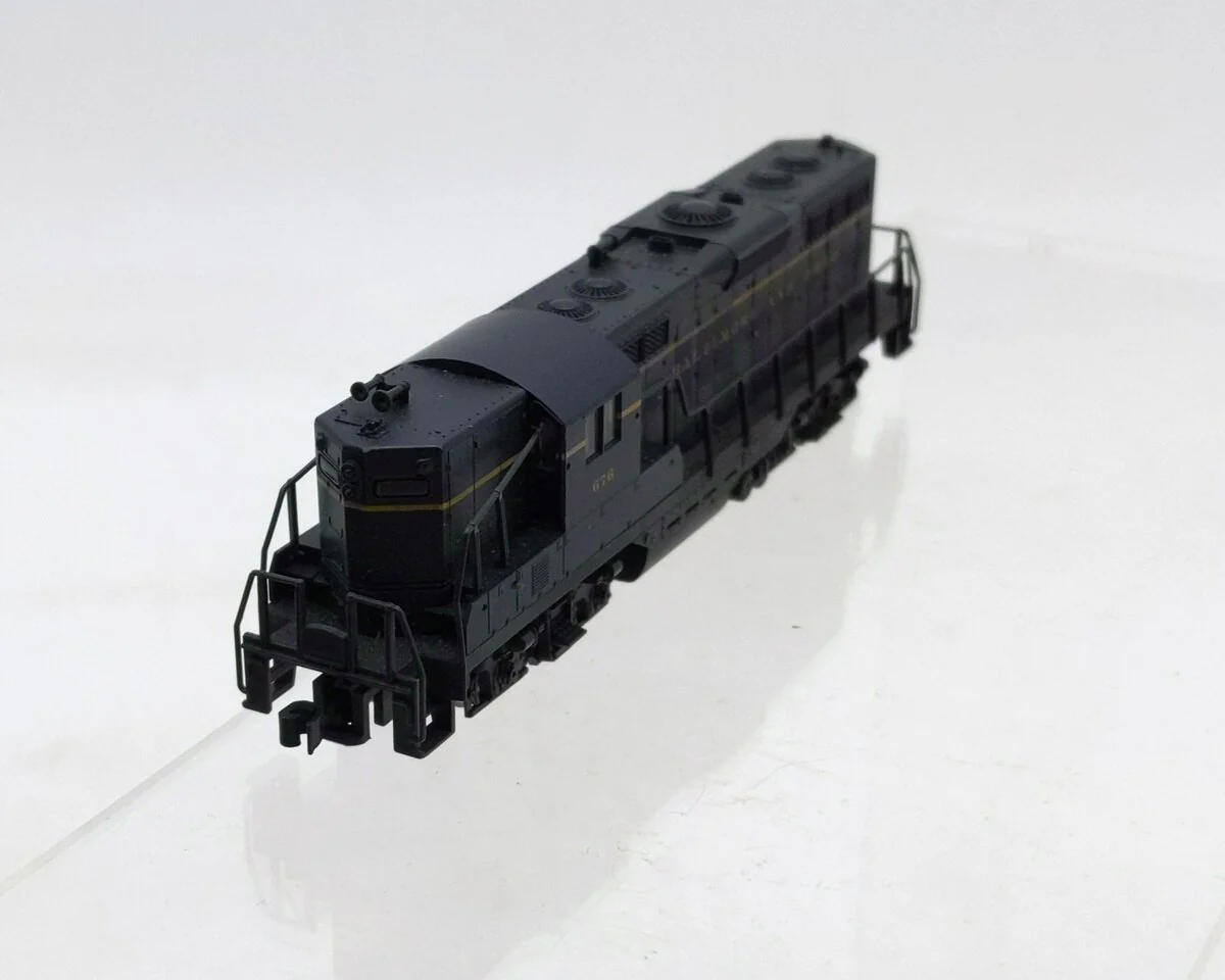 Atlas 4331 N Scale Baltimore & Ohio GP-9 Diesel Locomotive #676 EX - Image 5