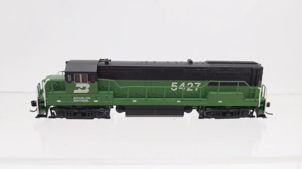 Atlas 44785 N Scale BN U25B Phase IIB Diesel Locomotive #5427 w/ DCC LN/Box - Image 3