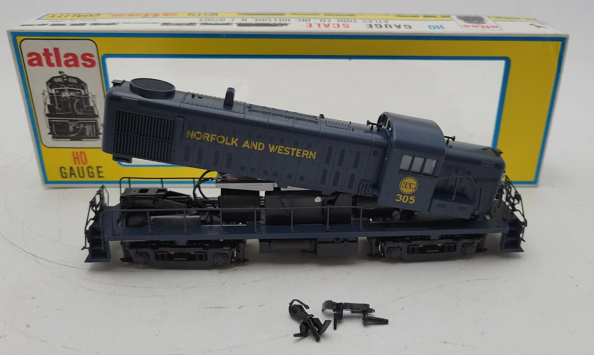 Atlas 7076 Norfolk & Western RS-3 Diesel Locomotive #305 VG/Box