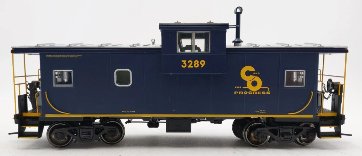 Atlas 7602-2 O Scale Chesapeake & Ohio Extended Vision Caboose #3289 [2-Rail] LN/Box - Image 4