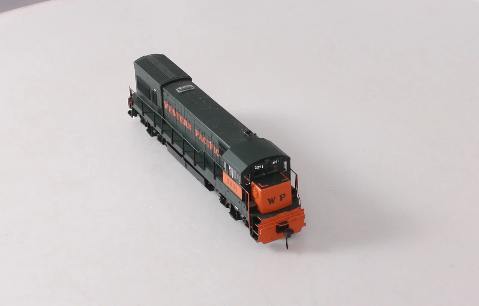 Atlas 8286 HO Scale Western Pacific GE U23B Diesel Locomotive # 2251 LN/Box - Image 7