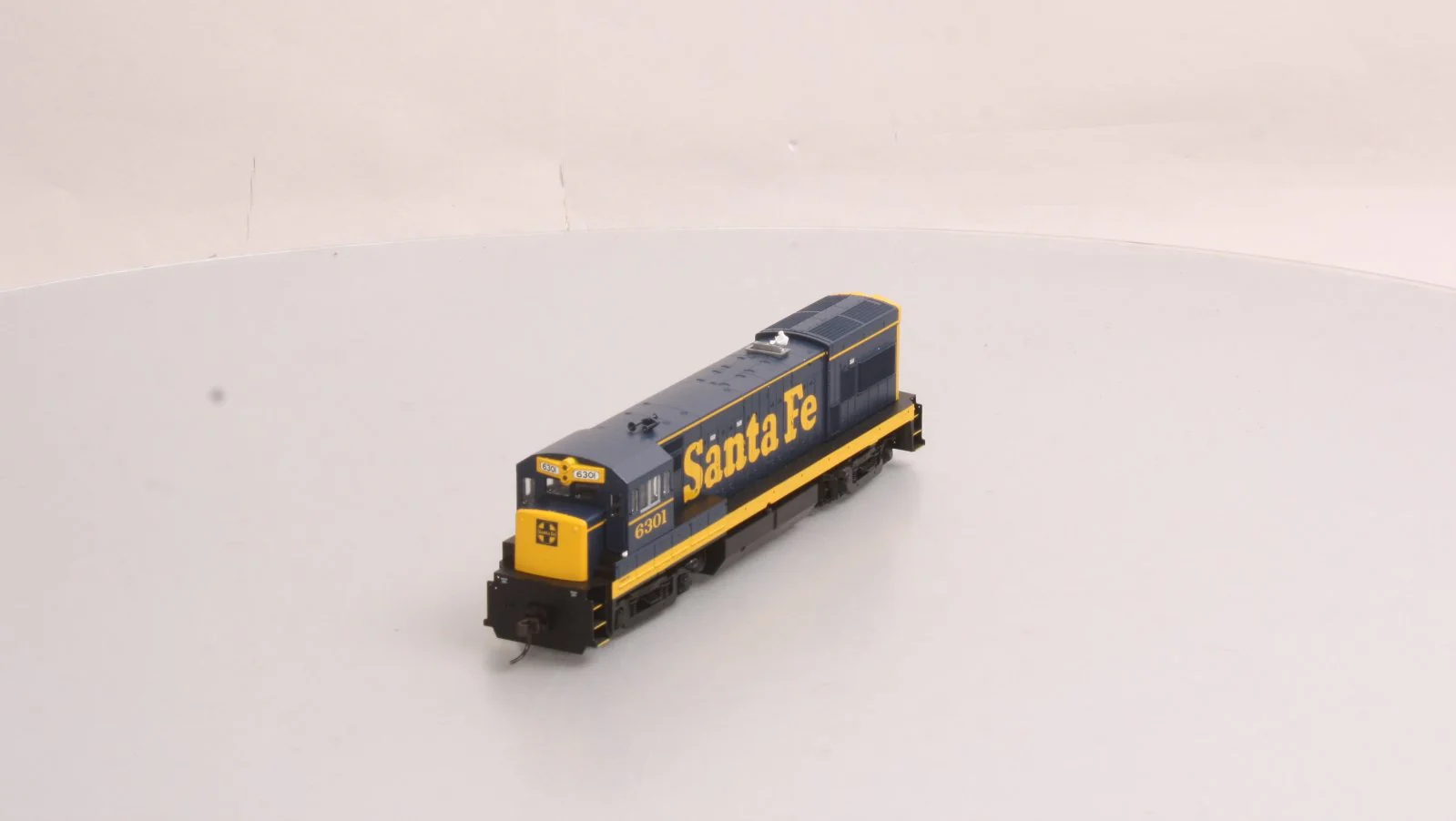 Atlas 8652 HO Scale Santa Fe Diesel Locomotive #6301 LN/Box - Image 8