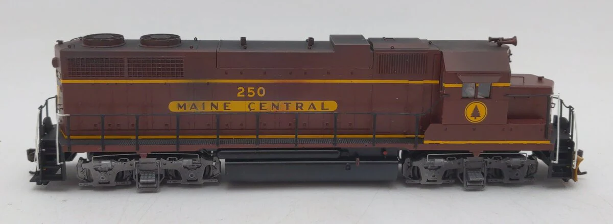 Atlas 8960 HO Scale Custom Decorated GP38 Low Nose Diesel Locomotive w/DCC EX/Box - Image 2