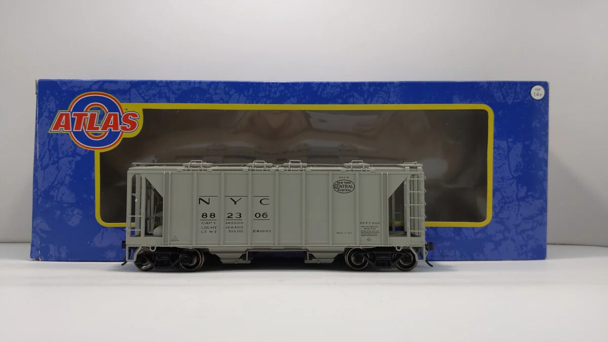 Atlas 9398-2 O New York Central 70-Ton Covered Hopper #882306 (2-Rail) NIB - Image 2