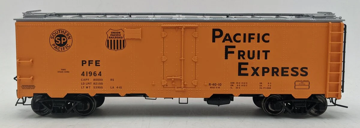 Atlas 9518-4 O Pacific Fruit Express 40' Steel Reefer Car #41964 (2-Rail) LN/Box - Image 2