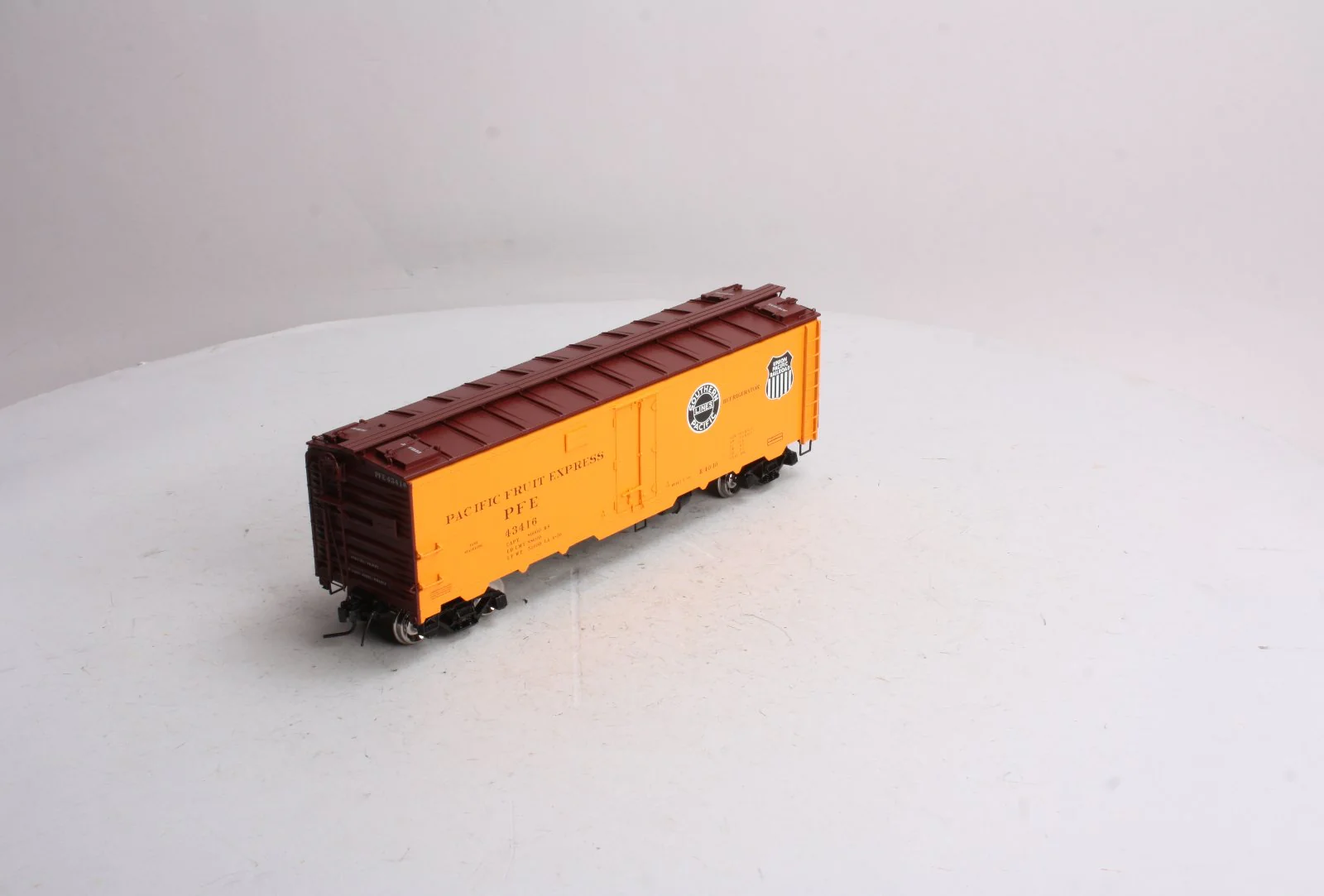 Atlas 9524-7 O Pacific Fruit Express 40' Steel Reefer Car #43416 (2-Rail) MT/Box - Image 4