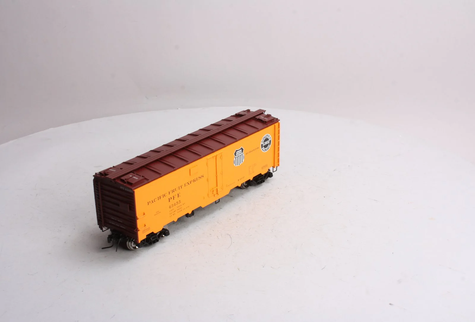 Atlas 9524-8 O Pacific Fruit Exprees 40' Steel Reefer Car #43455 (2-Rail) MT/Box - Image 4